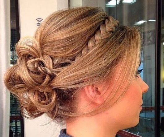 penteado de culto de formatura